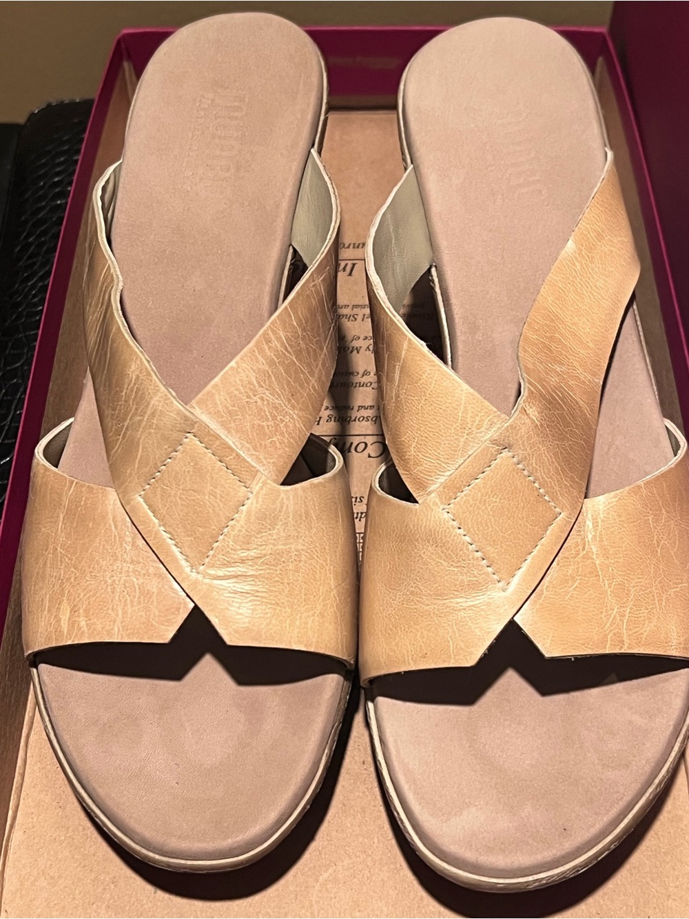 Munro American “Libi” Leather Comfort Sandals